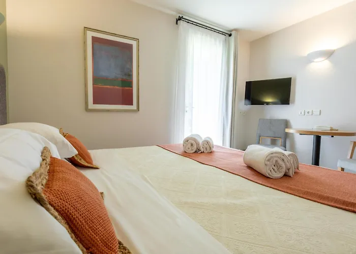 Logis La Bastide De Grignan Hotel & Restaurant \